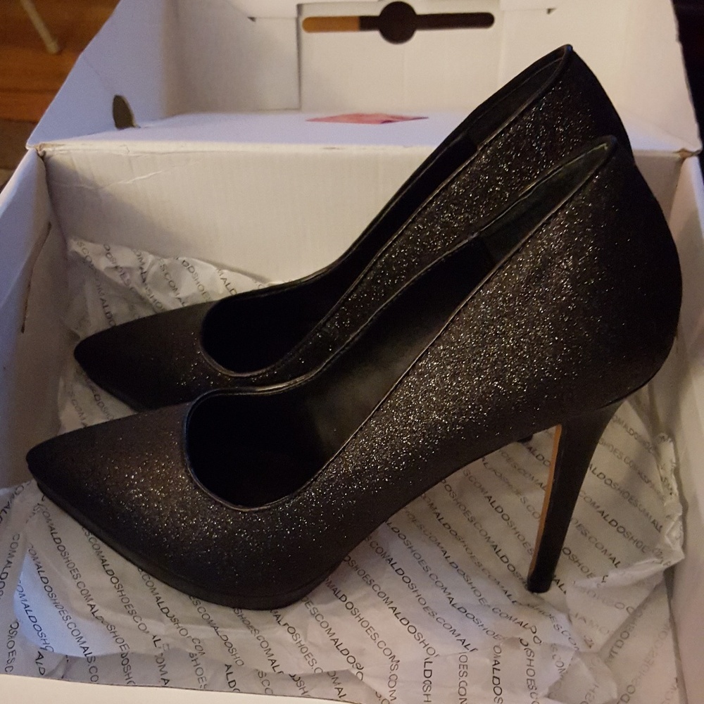 Black sparkly platform pumps